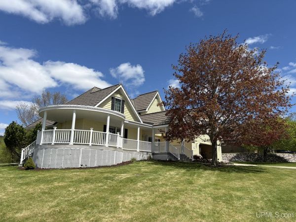 1128 E E Street, Iron Mountain, MI 49801
