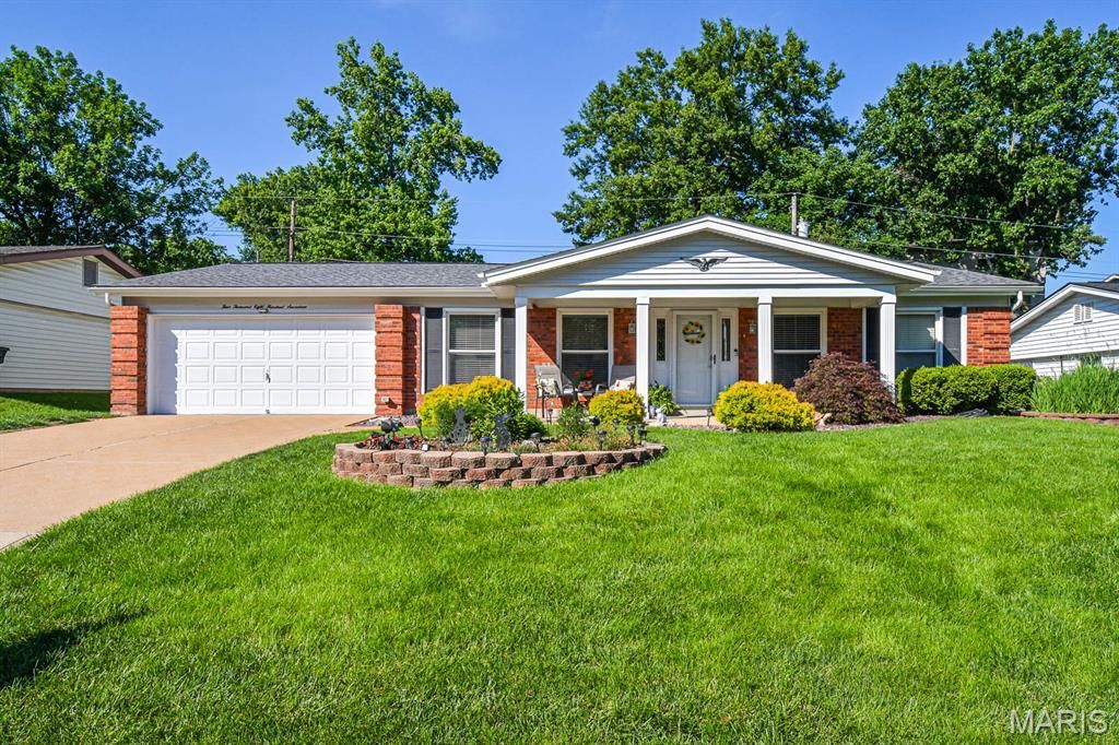 4817 Bankfield Court , Saint Louis, MO 63128 Main Photo