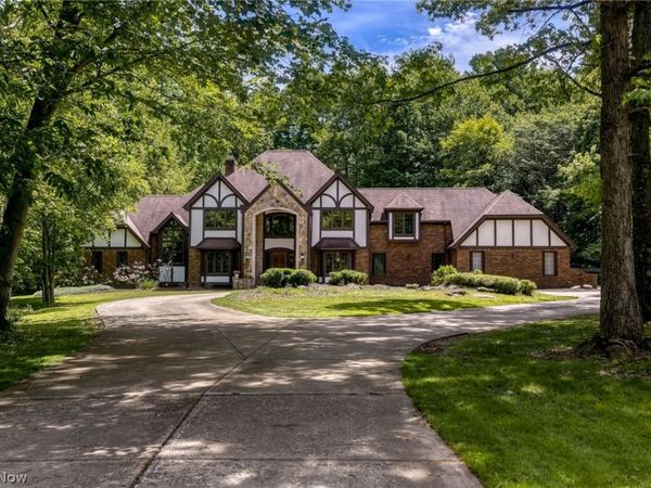 100 Easton Lane , Moreland Hills, OH 44022