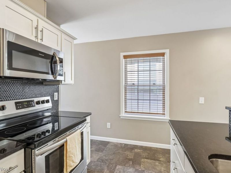 4415 Fenwick Avenue, Cleveland, OH 44113 Photo 16