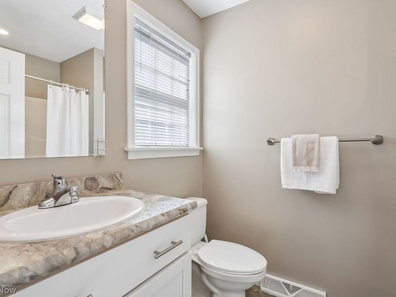 4415 Fenwick Avenue, Cleveland, OH 44113 Photo 23