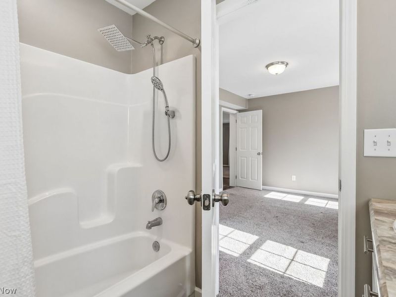 4415 Fenwick Avenue, Cleveland, OH 44113 Photo 24