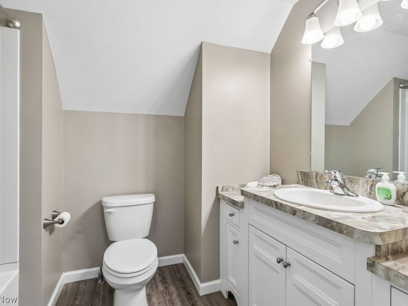 4415 Fenwick Avenue, Cleveland, OH 44113 Photo 29