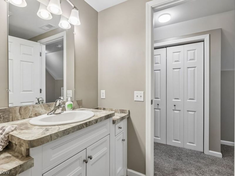 4415 Fenwick Avenue, Cleveland, OH 44113 Photo 30
