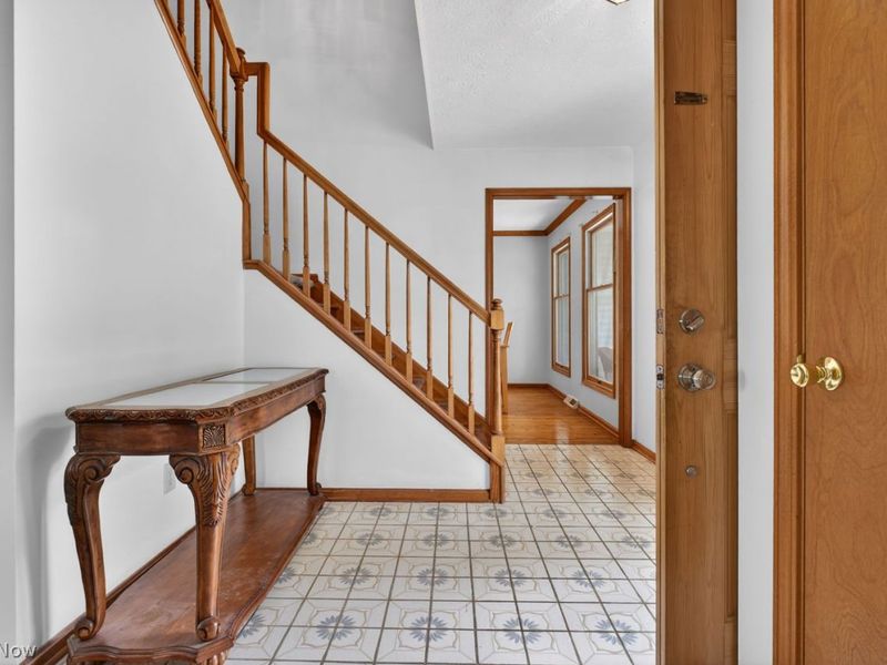 657 Cherry Valley Drive, Amherst, OH 44001 Photo 11