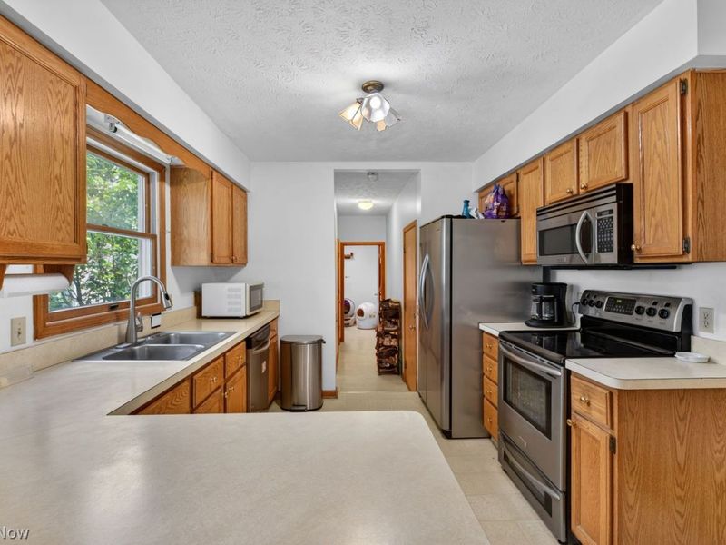 657 Cherry Valley Drive, Amherst, OH 44001 Photo 22