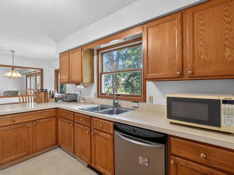 657 Cherry Valley Drive, Amherst, OH 44001 Photo 24