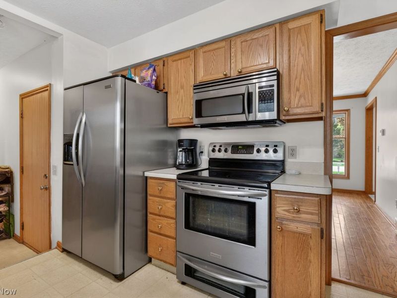 657 Cherry Valley Drive, Amherst, OH 44001 Photo 26