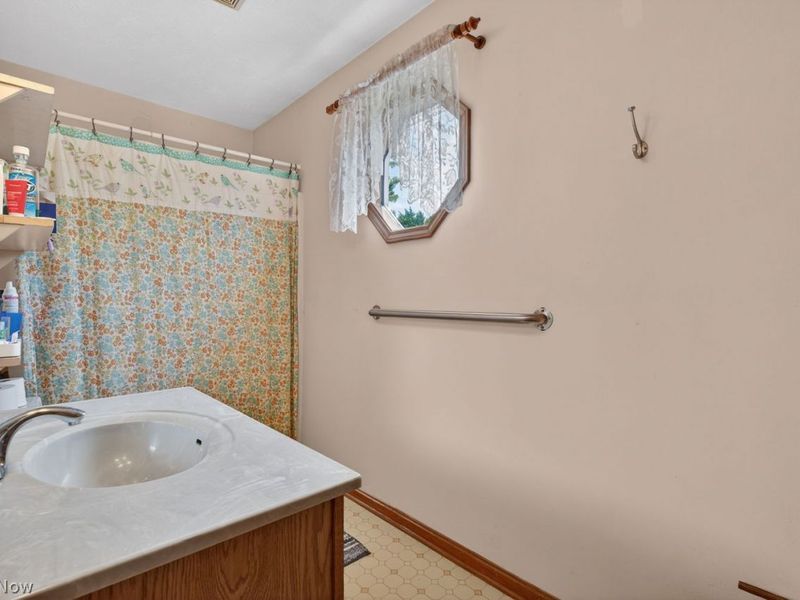 657 Cherry Valley Drive, Amherst, OH 44001 Photo 39