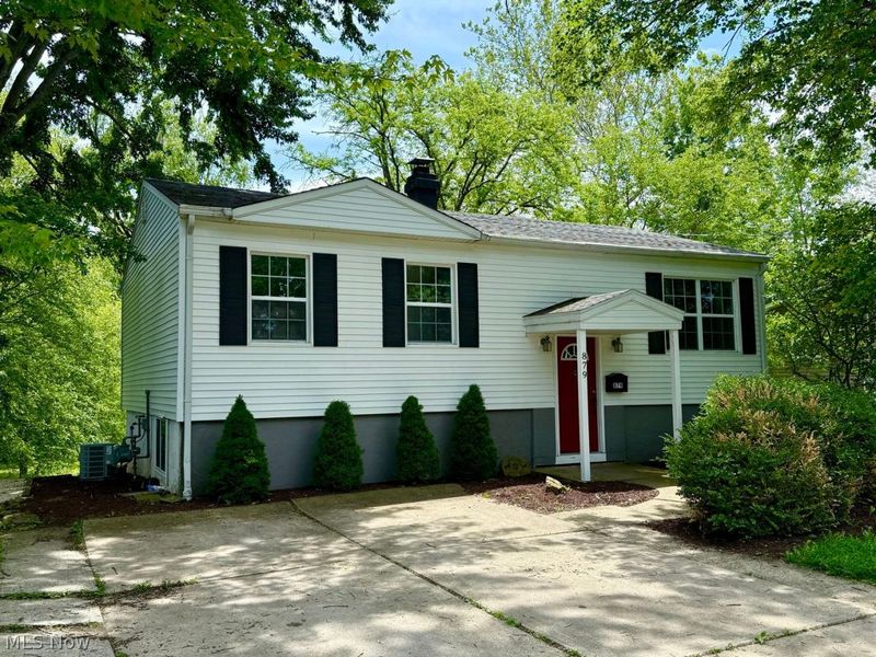 879 Kimberly Circle, Oberlin, OH 44074 Photo 1