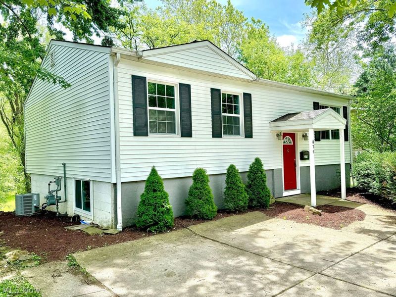 879 Kimberly Circle, Oberlin, OH 44074 Photo 2