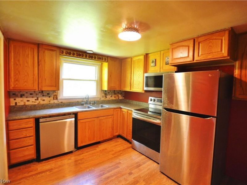 12516 Lake Drive, Burton, OH 44021 Photo 10