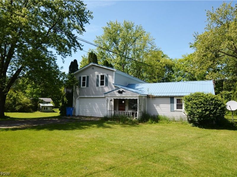12516 Lake Drive, Burton, OH 44021 Photo 3