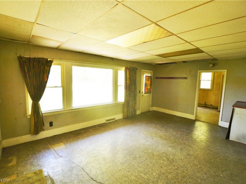 12516 Lake Drive, Burton, OH 44021 Photo 9