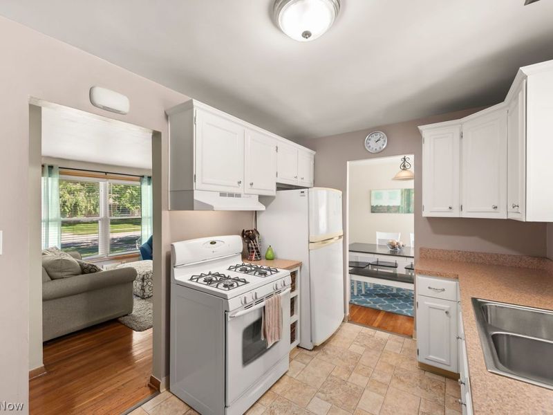 3820 W 212th Street , Fairview Park, OH 44126 Photo 10