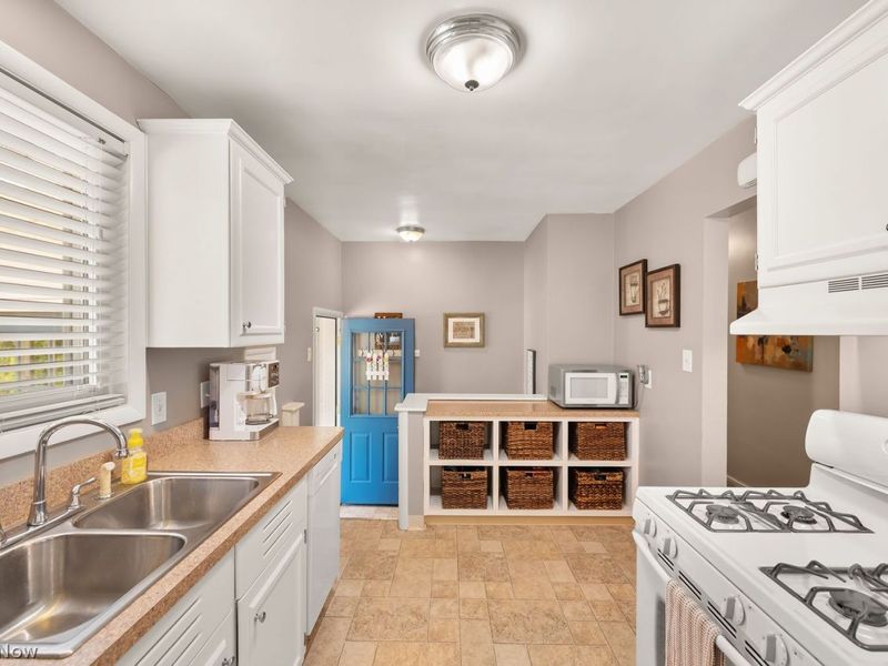 3820 W 212th Street , Fairview Park, OH 44126 Photo 13