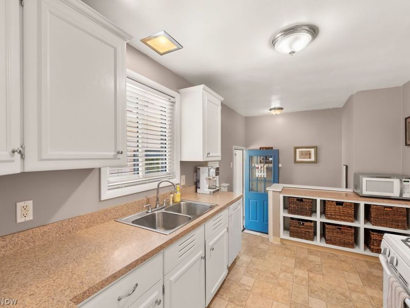 3820 W 212th Street , Fairview Park, OH 44126 Photo 14