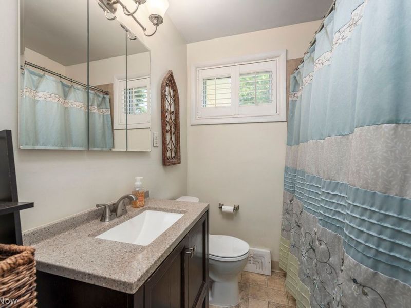 3820 W 212th Street , Fairview Park, OH 44126 Photo 19
