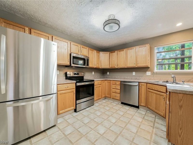 5562 Ridgeview Boulevard, North Ridgeville, OH 44039 Photo 11