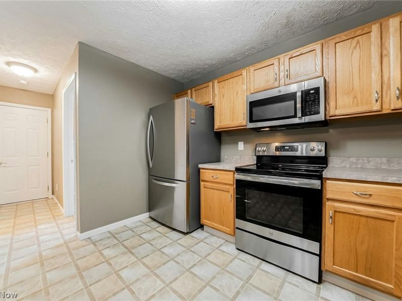 5562 Ridgeview Boulevard, North Ridgeville, OH 44039 Photo 12