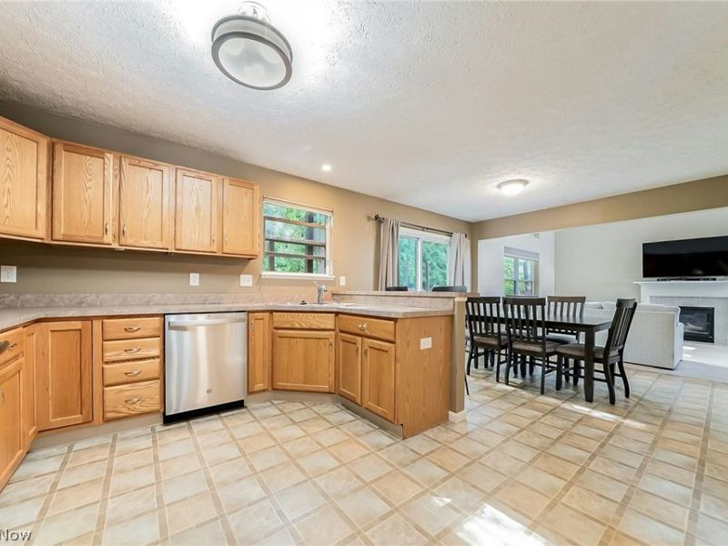 5562 Ridgeview Boulevard, North Ridgeville, OH 44039 Photo 8