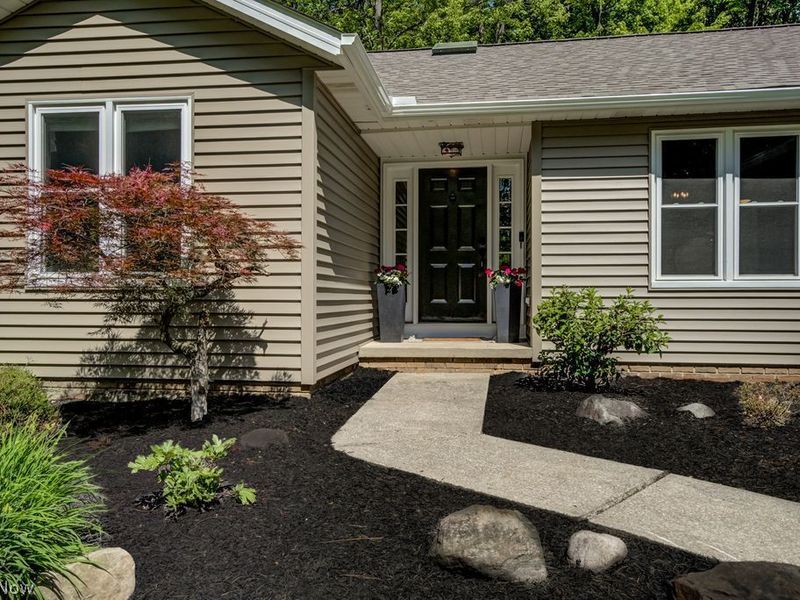 17212 Wood Acre Trail , Chagrin Falls, OH 44023 Photo 4