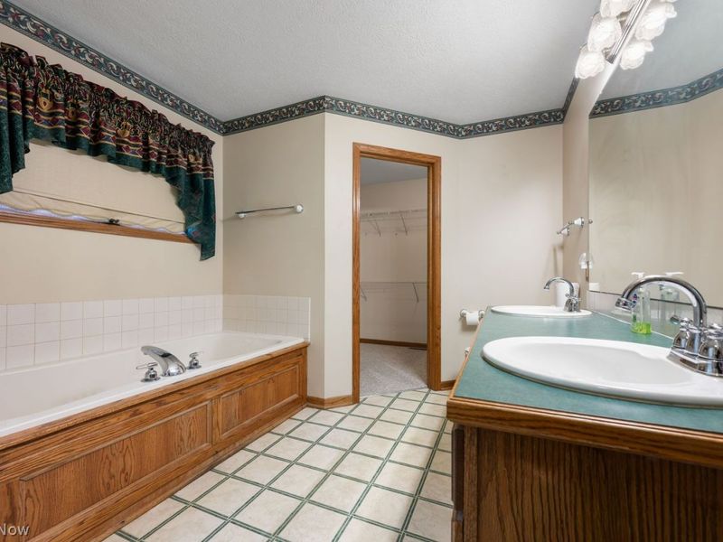 Uniontown, OH 44685 Photo 16