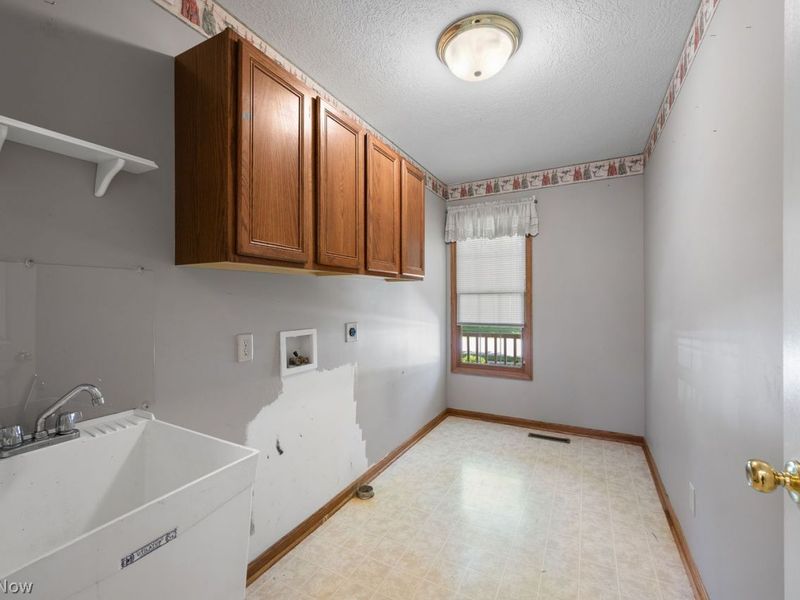 Uniontown, OH 44685 Photo 18