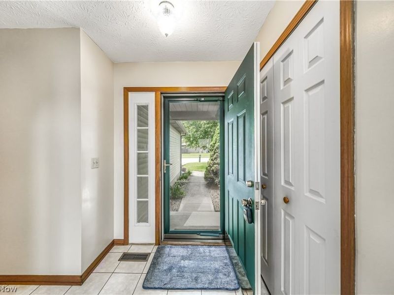 508 Hampton Drive, Elyria, OH 44035 Photo 5