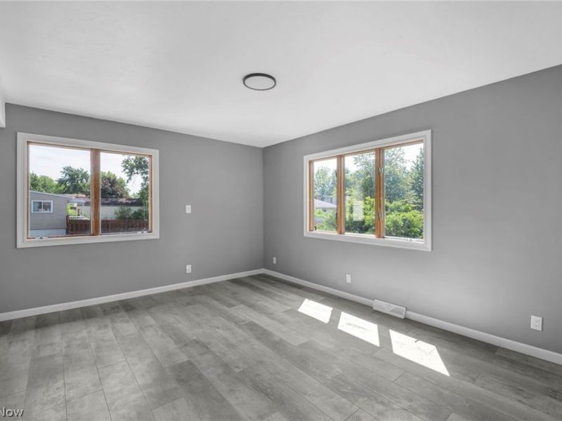 297 Paul Street , Bedford, OH 44146 Photo 13