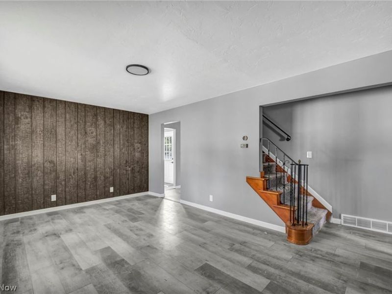297 Paul Street , Bedford, OH 44146 Photo 5