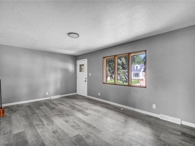297 Paul Street , Bedford, OH 44146 Photo 6