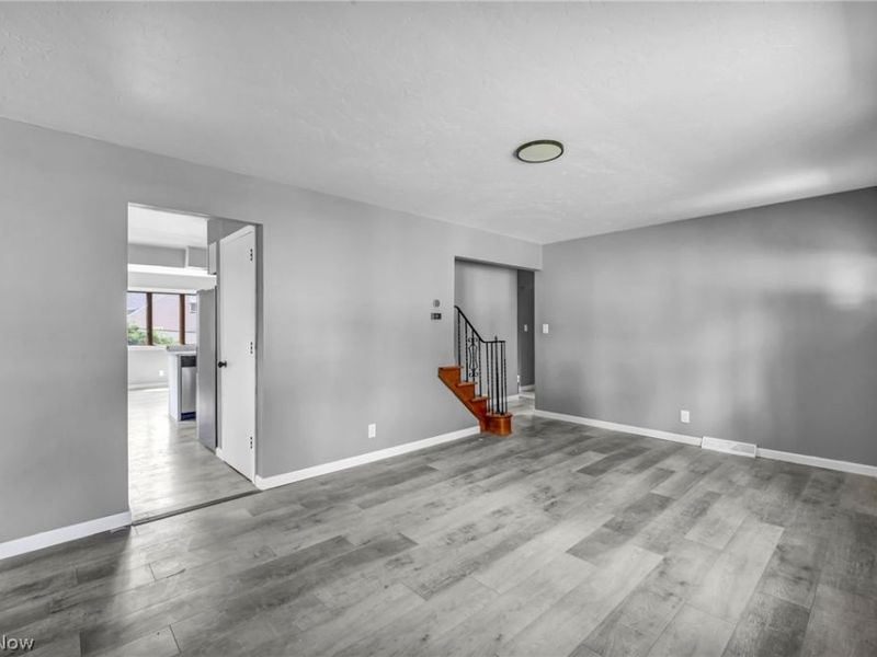 297 Paul Street , Bedford, OH 44146 Photo 7