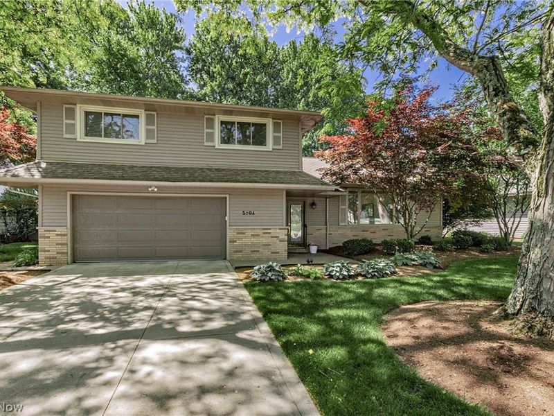 5504 Lansbury Lane, Lyndhurst, OH 44124 Photo 2