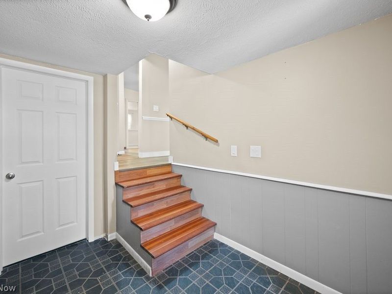 11 Roberts Drive, Belpre, OH 45714 Photo 3