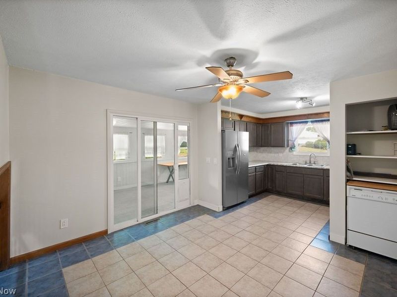 11 Roberts Drive, Belpre, OH 45714 Photo 7
