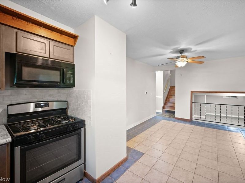 11 Roberts Drive, Belpre, OH 45714 Photo 9