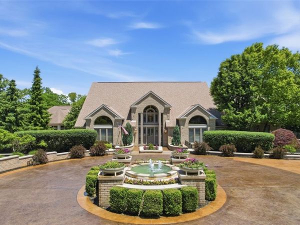 2500 Country Club Dr , Pittsburgh, PA 15205