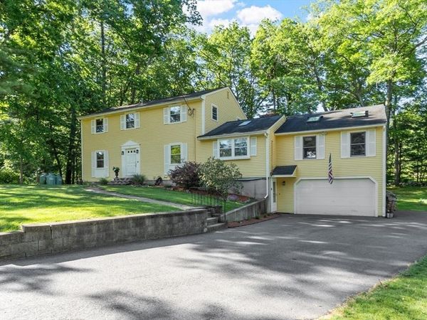 10 Lancaster Place, Andover, MA 01810