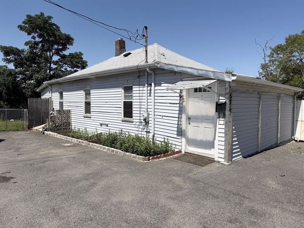 576 Sea St, Quincy, MA 02169