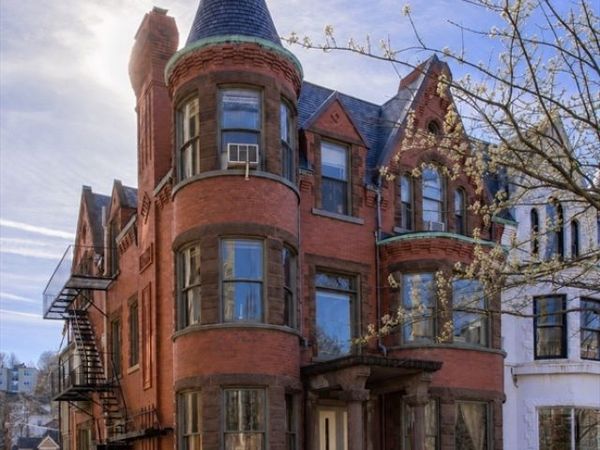 1575 Beacon St, Unit 3R, Brookline, MA 02446