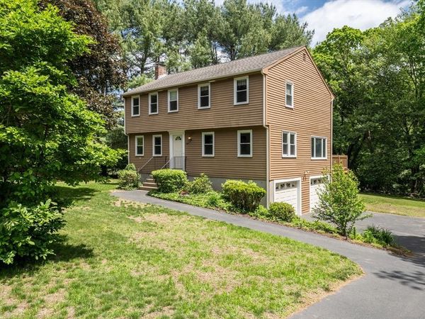 8 Spruce Rd, Medway, MA 02053