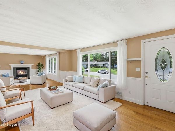 14 Raymond Rd, Chelmsford, MA 01824