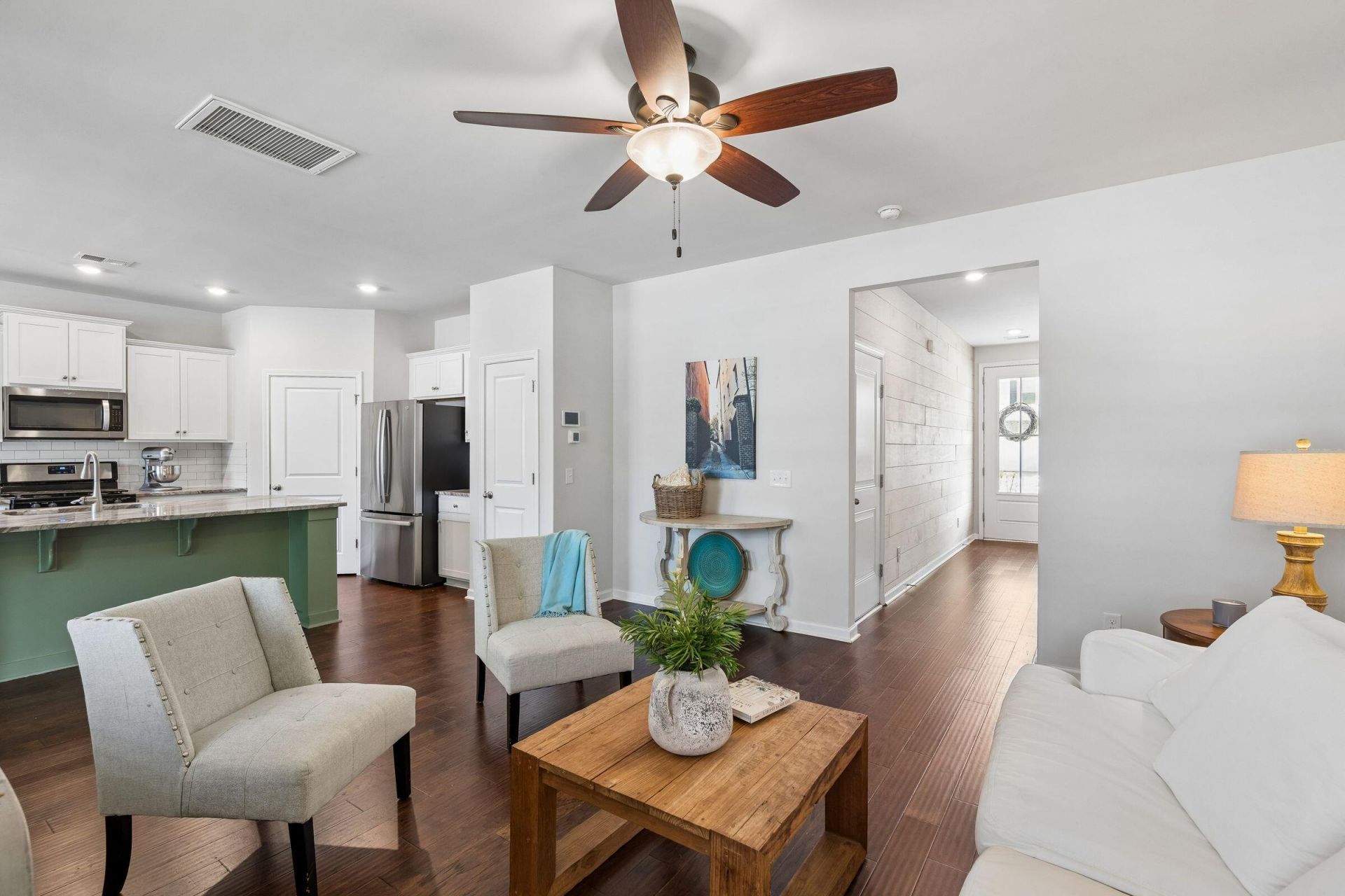 3822 Sawmill Court Photo 4