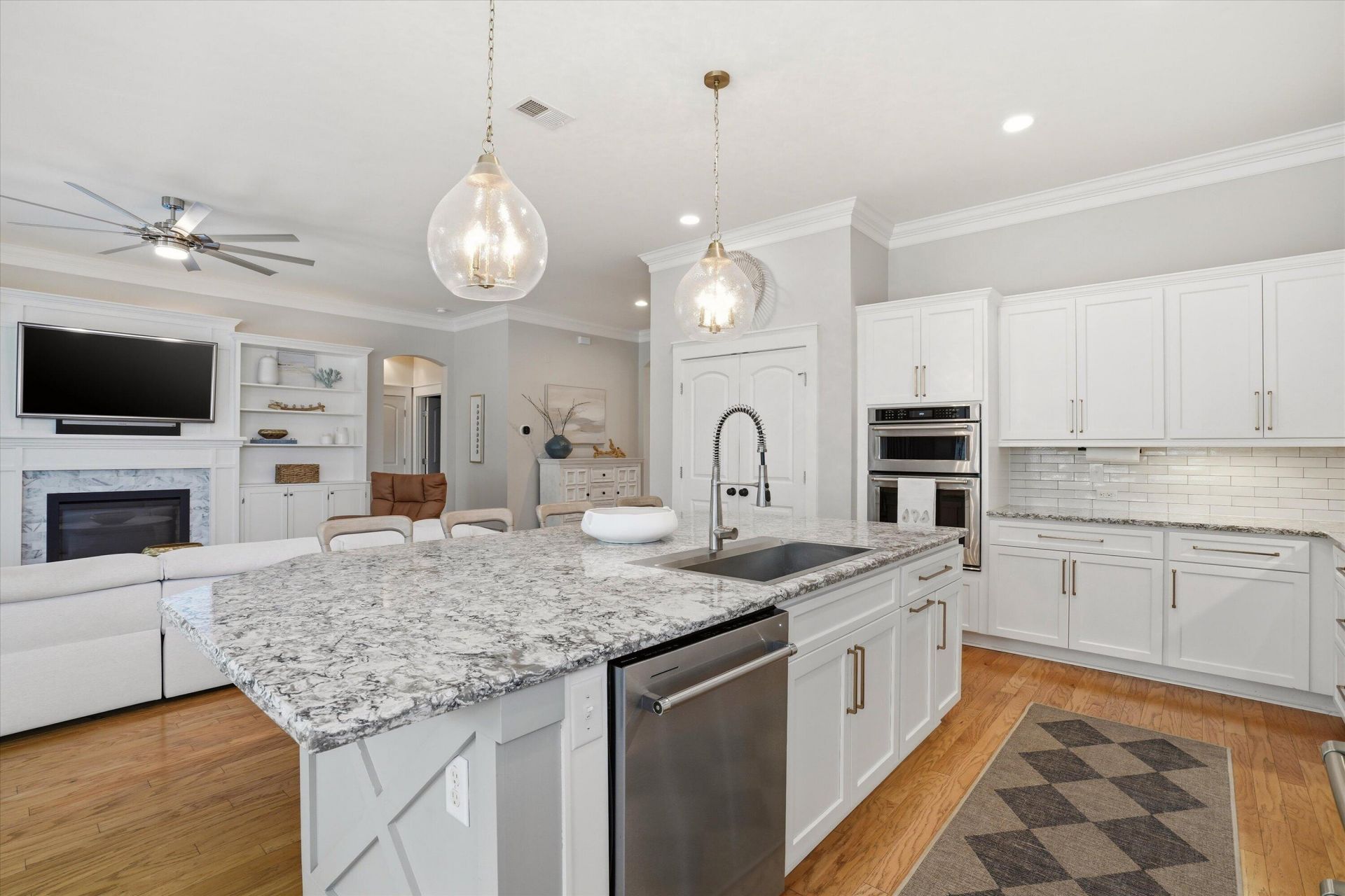 329 Ashby Street Photo 10