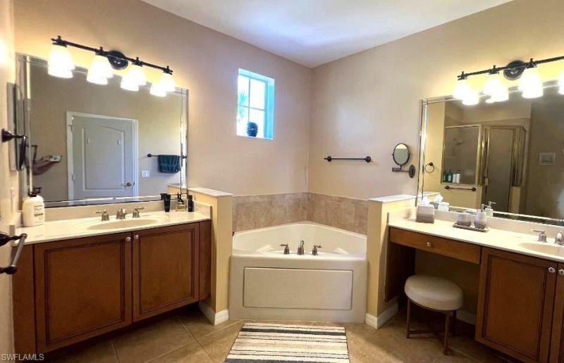 2560 Keystone Lake Dr , Cape Coral, FL 33909 Photo