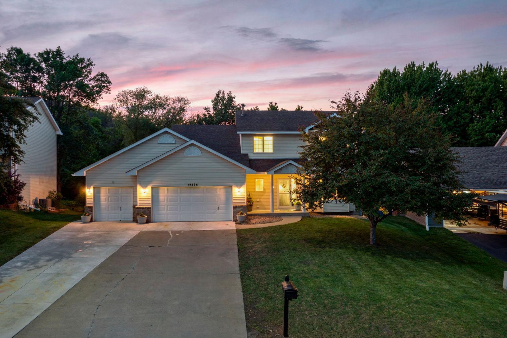 14596 Yosemite Avenue S, Savage, MN 55378