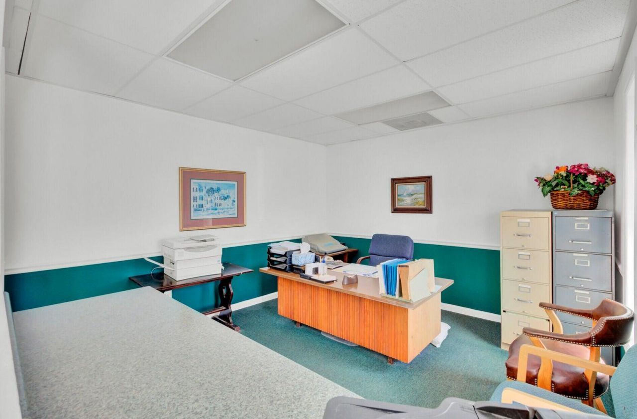 1950 Belgrade Avenue  Photo 8