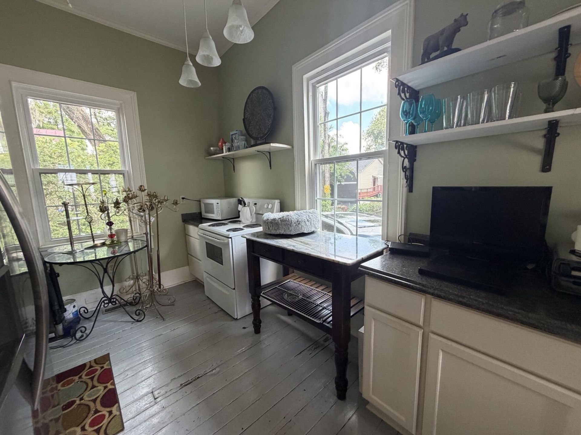 131 W Luke Avenue Photo 14