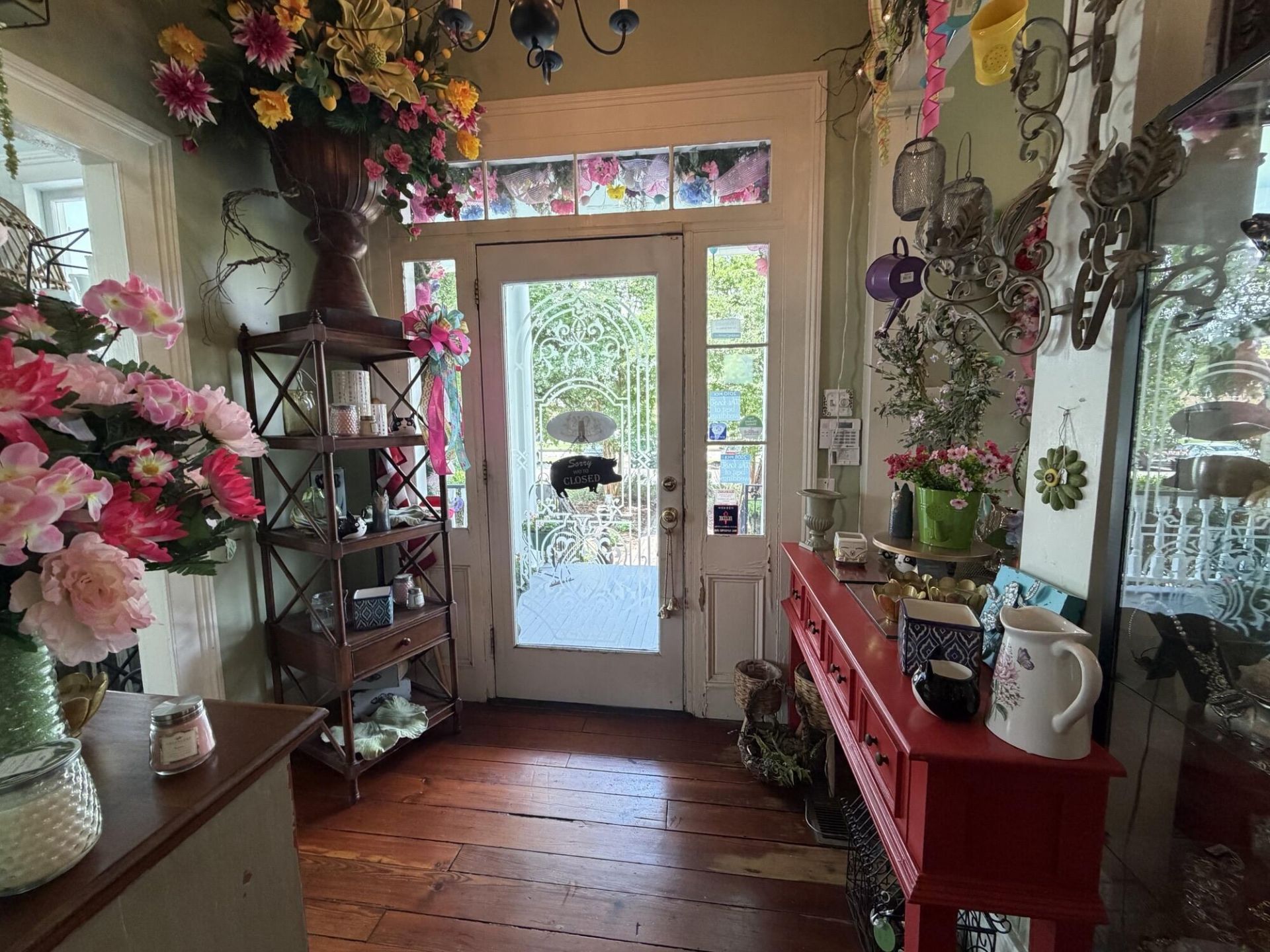 131 W Luke Avenue  Photo 4